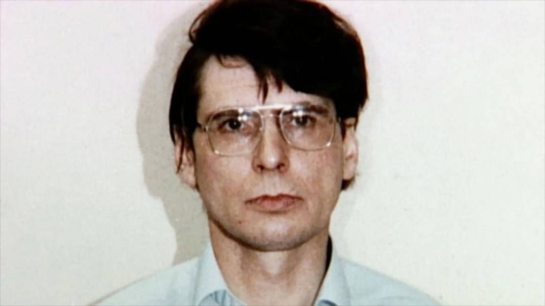 15 erkeği öldürerek cesetleriyle birlikte yaşayan ölü sevici eşcinsel seri katil Dennis Nilsen... 1