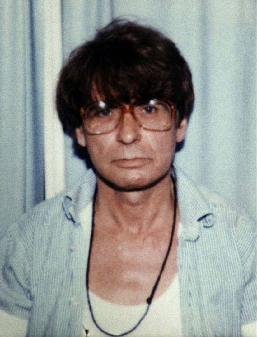 15 erkeği öldürerek cesetleriyle birlikte yaşayan ölü sevici eşcinsel seri katil Dennis Nilsen... 12