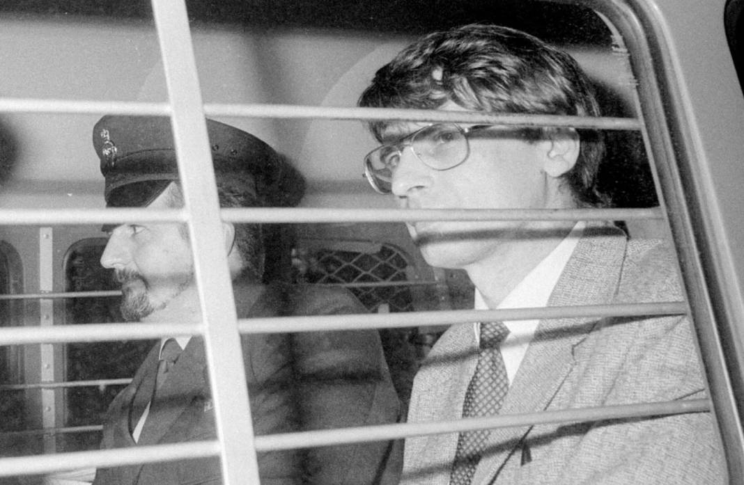 15 erkeği öldürerek cesetleriyle birlikte yaşayan ölü sevici eşcinsel seri katil Dennis Nilsen... 13