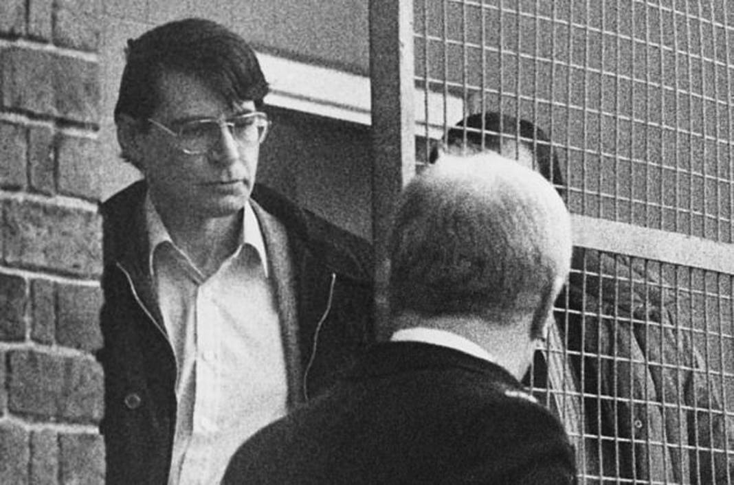 15 erkeği öldürerek cesetleriyle birlikte yaşayan ölü sevici eşcinsel seri katil Dennis Nilsen... 5