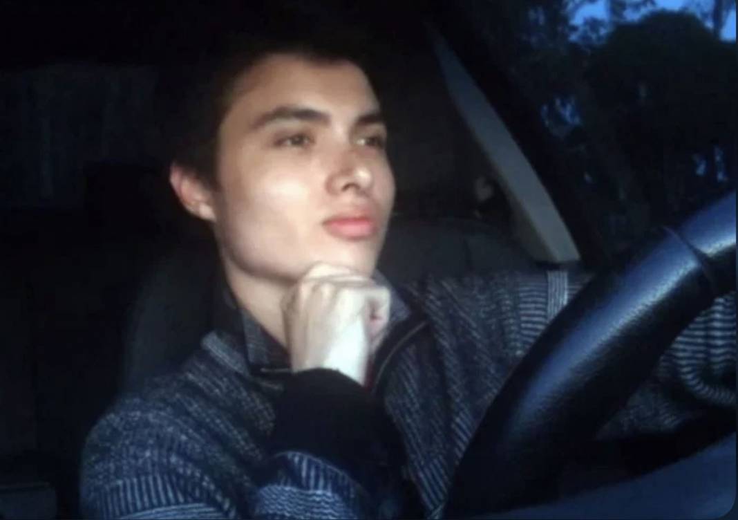 Hiçbir kadın onunla birlikte olmadığı için katliam planlayıp 6 kişiyi öldüren 22 yaşındaki Elliot Rodger'ın dünyaya öfke dolu hikayesi... 11