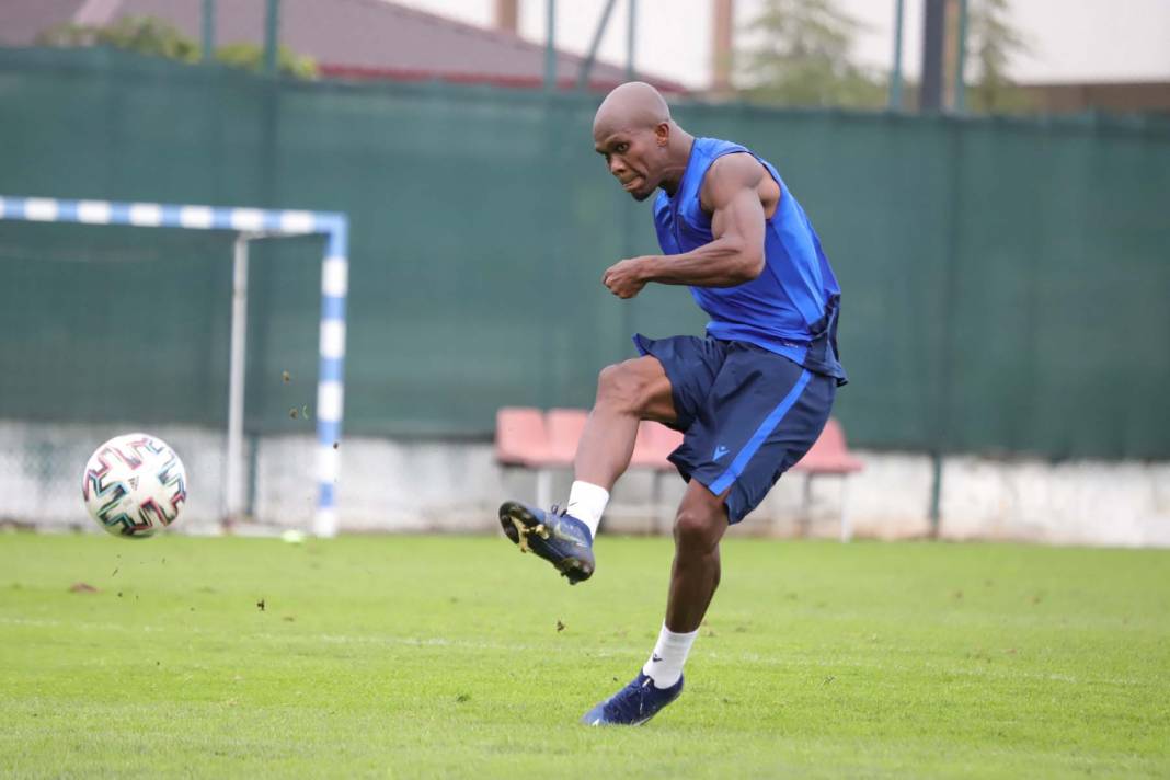 Trabzonspor'un eski yıldızı Anthony Nwakaeme Galatasaray yolunda! Okan Buruk onay verdi, son söz Dursun Özbek'te! 5