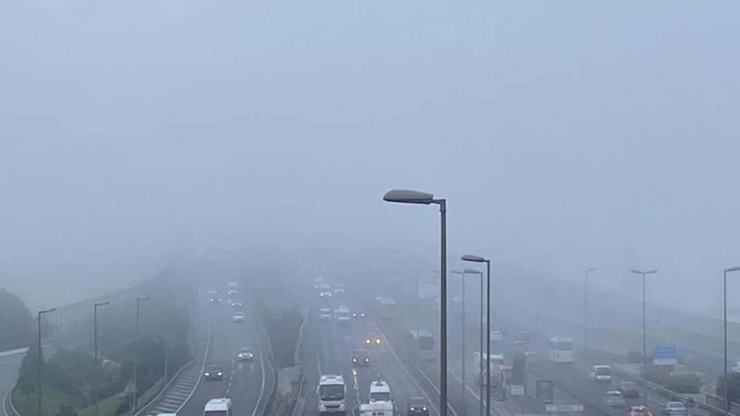 İstanbul sise teslim! Haliç Köprüsü gözden kayboldu! Trafik olumsuz etkilendi! 1