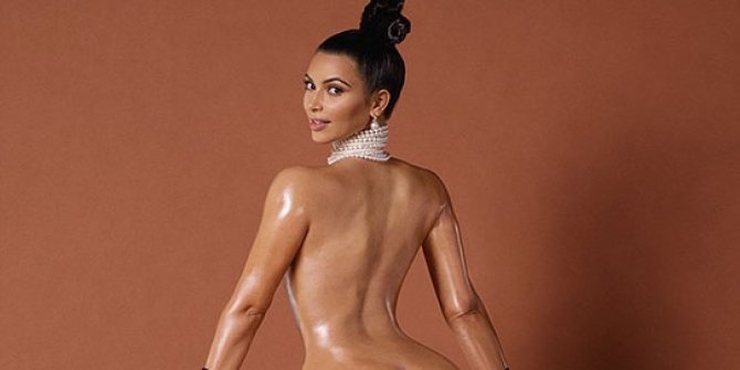 Kim Kardashian'ın sırrı parfüm reklamında ortaya çıktı