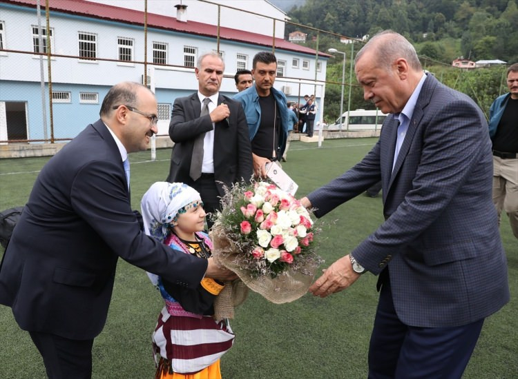 Cumhurbaşkanı Erdoğan'a Trabzon'da sevgi seli 8