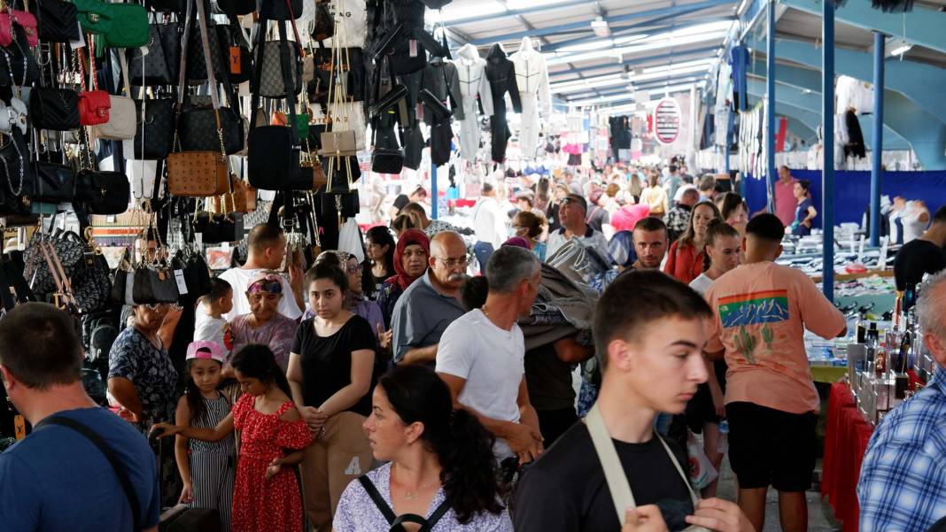 Bulgarlar alışveriş için geldi, Edirne'yi istila etti! "Türkiye’de her şey çok ucuz, bagajları dolduracağız" 1