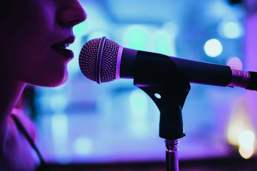 Akla aniden gelip gün boyunca devam ediyor! Bir türlü engel olunmayan şarkı söyleme durumu: Kulak Kurdu 2