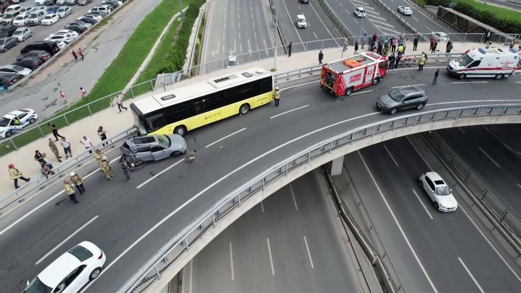 İstanbul Fatih'te zincirleme kaza! Freni patlayan İETT otobüsü dehşet saçtı: 14 yaralı 11