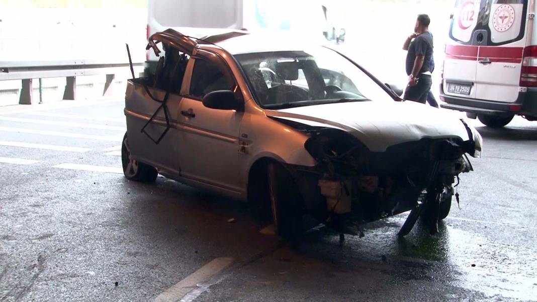 İstanbul Fatih'te zincirleme kaza! Freni patlayan İETT otobüsü dehşet saçtı: 14 yaralı 12