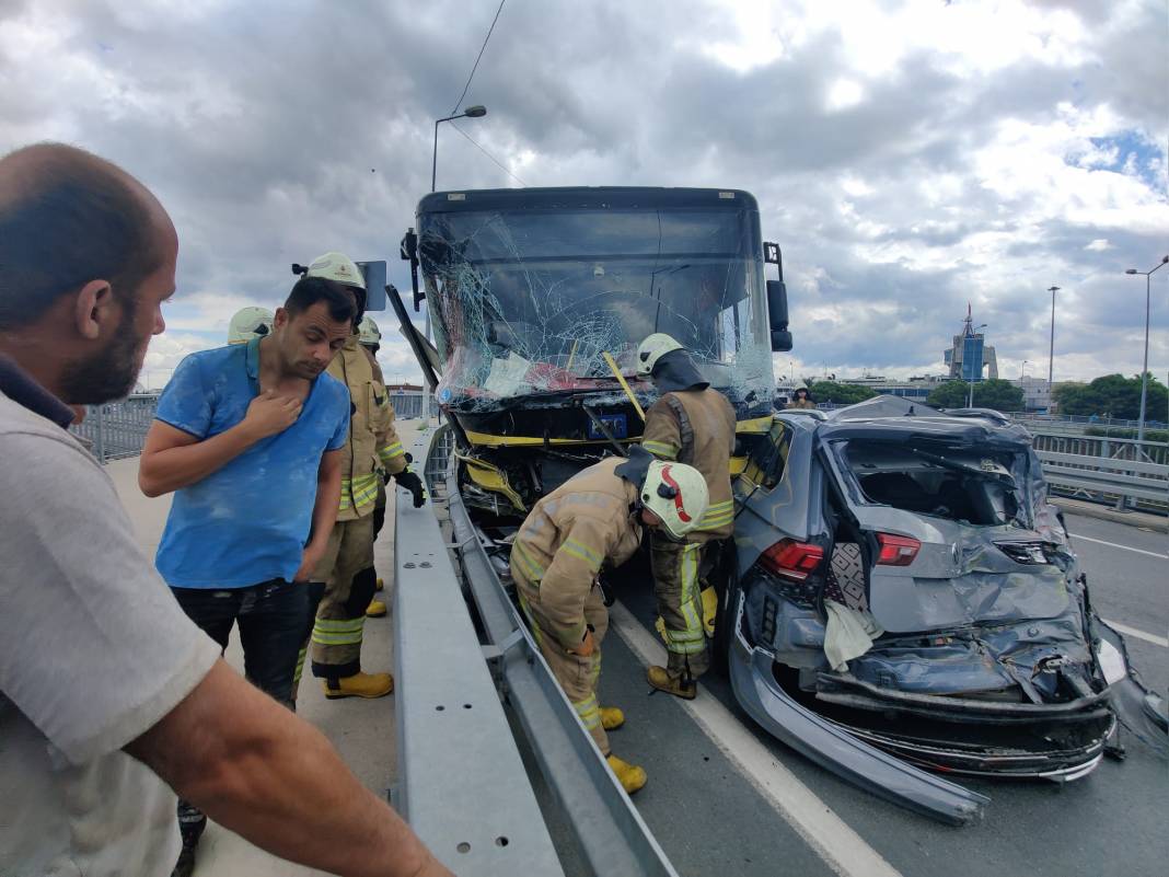 İstanbul Fatih'te zincirleme kaza! Freni patlayan İETT otobüsü dehşet saçtı: 14 yaralı 3