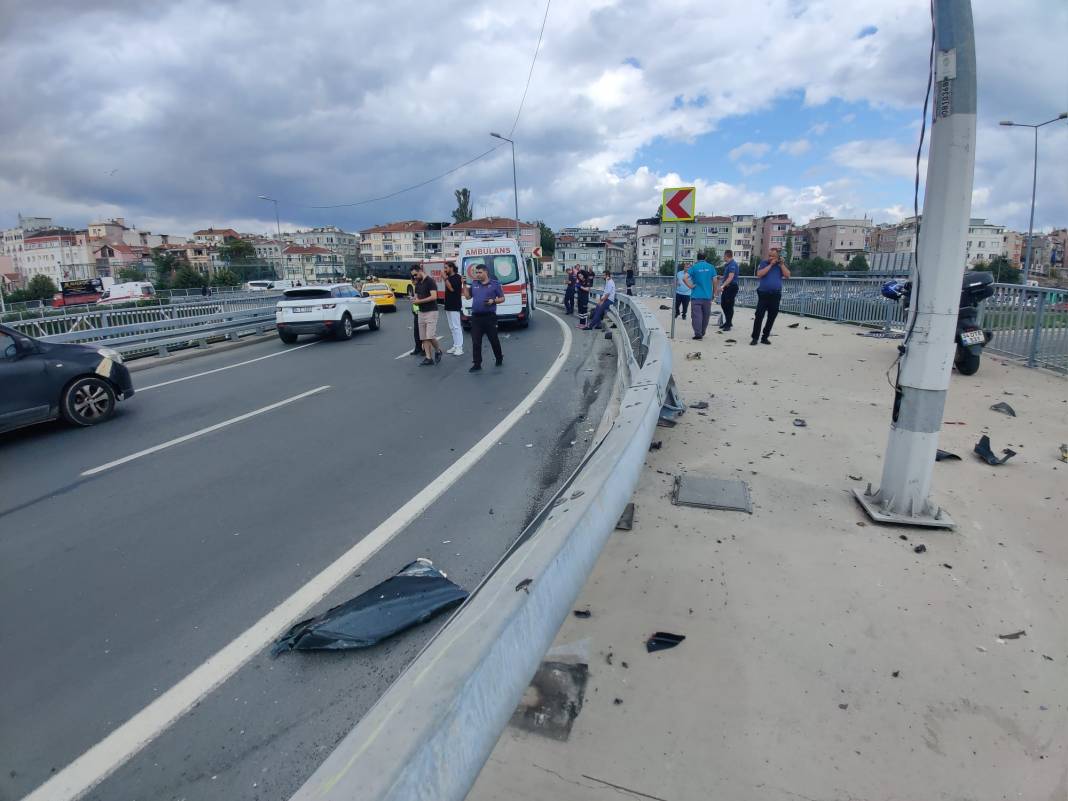 İstanbul Fatih'te zincirleme kaza! Freni patlayan İETT otobüsü dehşet saçtı: 14 yaralı 5