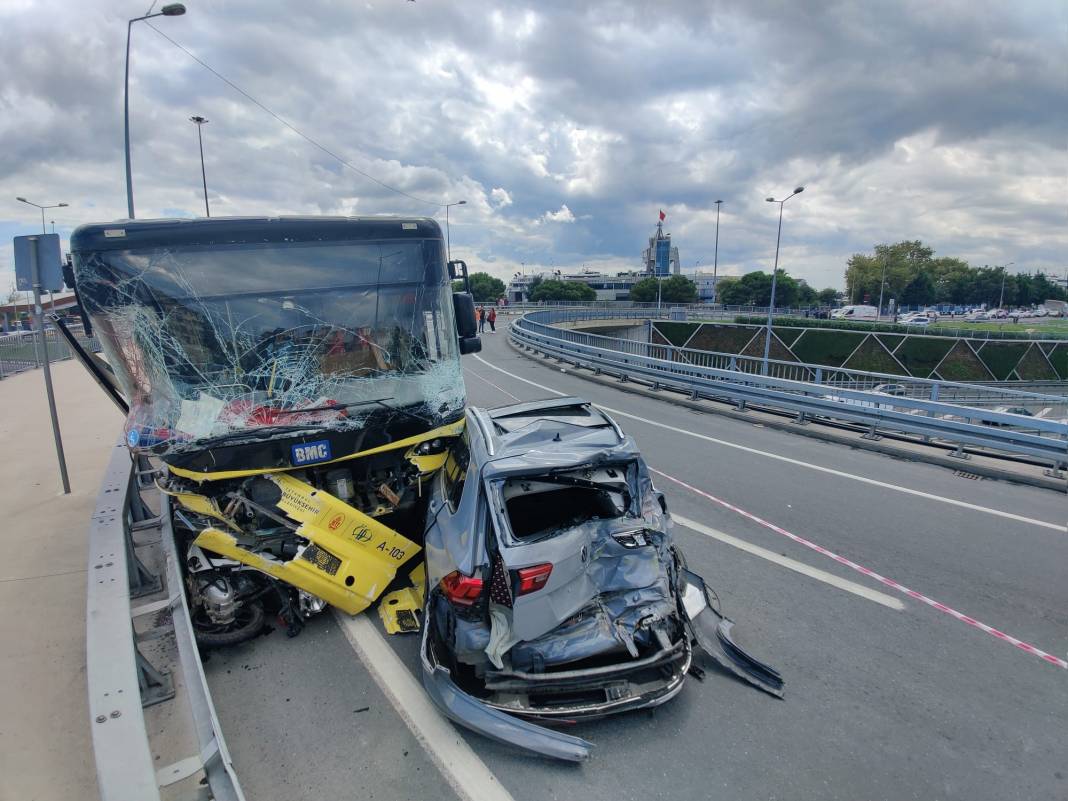 İstanbul Fatih'te zincirleme kaza! Freni patlayan İETT otobüsü dehşet saçtı: 14 yaralı 8