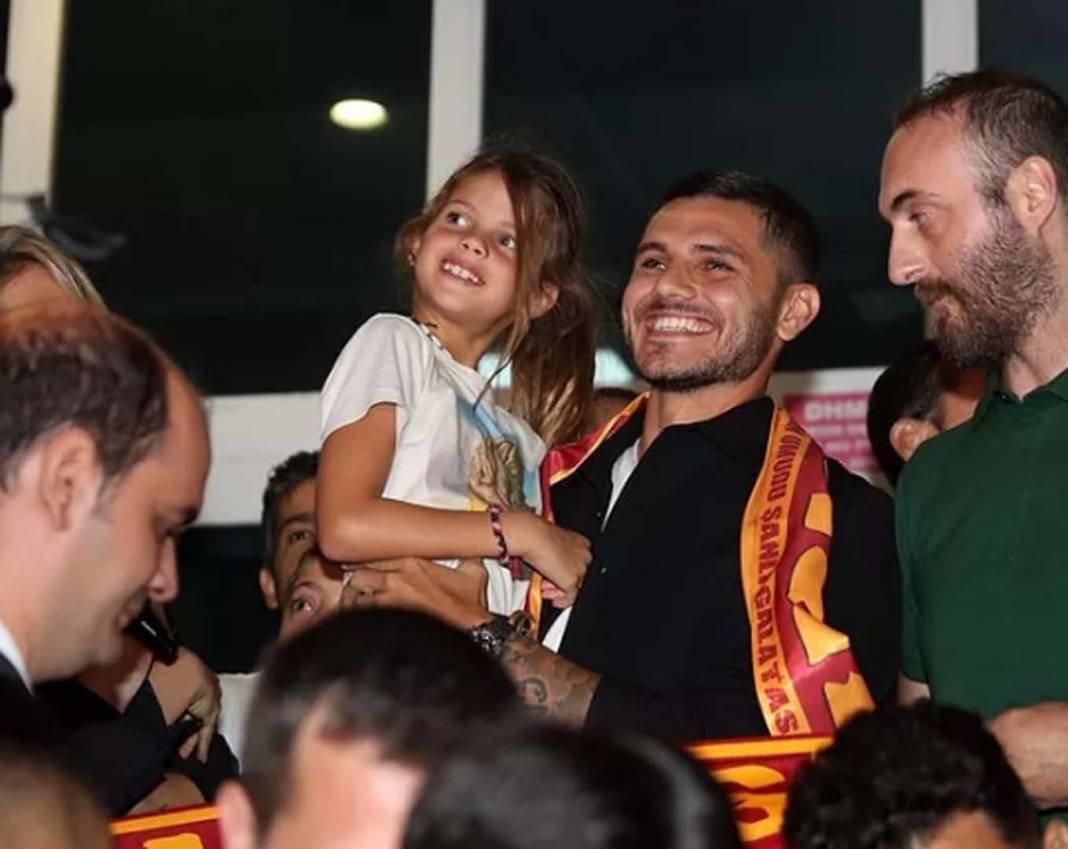 Galatasaray'ın transferi İcardi gözüne sahip çıkamadı! Ülkeye ayak basar basmaz dillere düştü! 7