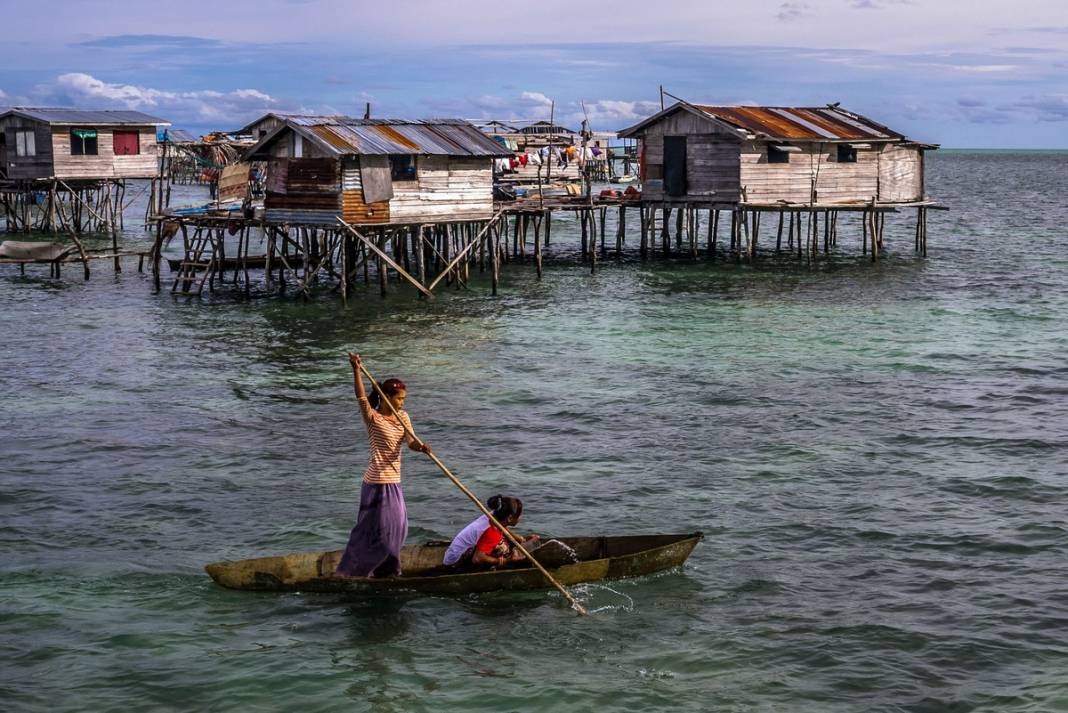 Uçsuz bucaksız okyanus sularına inşa ettikleri evlerde yaşıyorlar! İlginç ve benzersiz bir yaşamla kendilerinden söz ettiren halk: Bajau Kabilesi 3