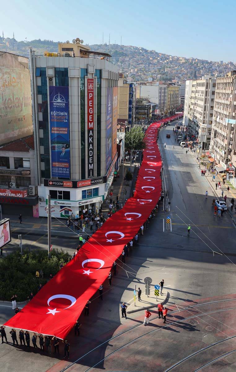 100 yıl önce çiçek açmıştı! İzmir'in düşman işgalinden kurtuluşu coşkuyla kutlanıyor! 12