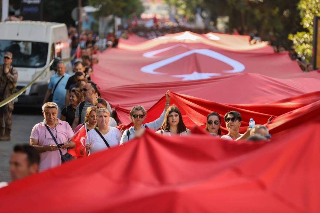 100 yıl önce çiçek açmıştı! İzmir'in düşman işgalinden kurtuluşu coşkuyla kutlanıyor! 15