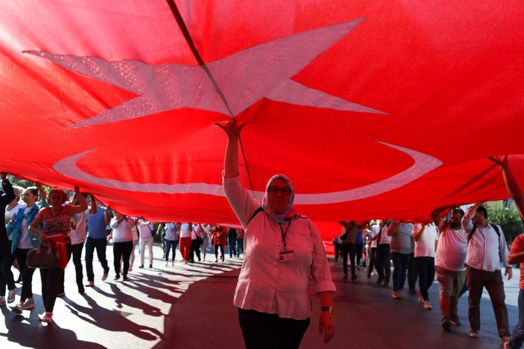 100 yıl önce çiçek açmıştı! İzmir'in düşman işgalinden kurtuluşu coşkuyla kutlanıyor! 16