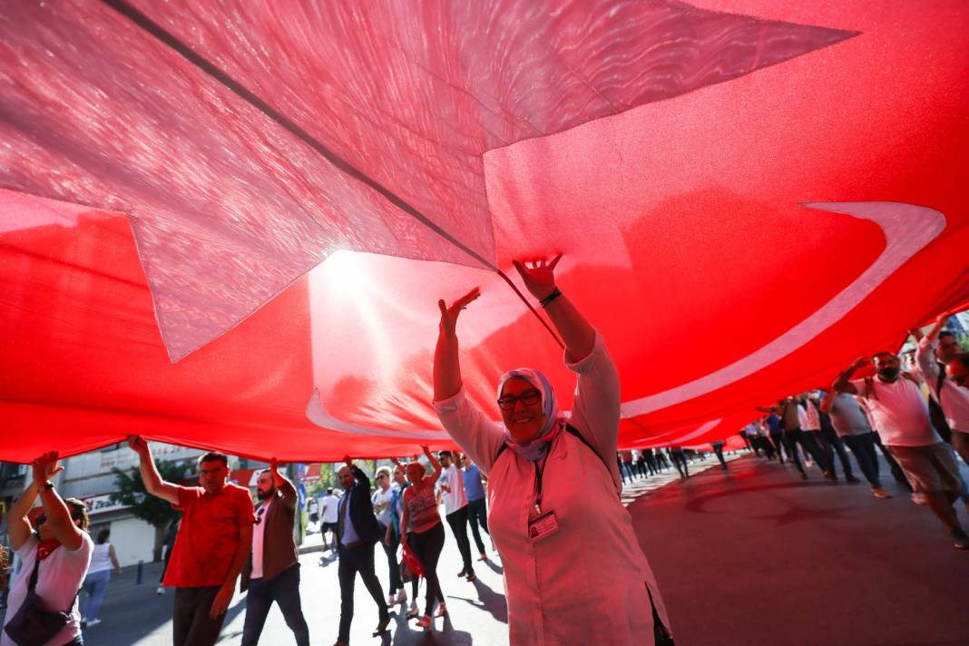 100 yıl önce çiçek açmıştı! İzmir'in düşman işgalinden kurtuluşu coşkuyla kutlanıyor! 3