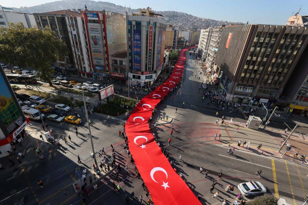 100 yıl önce çiçek açmıştı! İzmir'in düşman işgalinden kurtuluşu coşkuyla kutlanıyor! 7