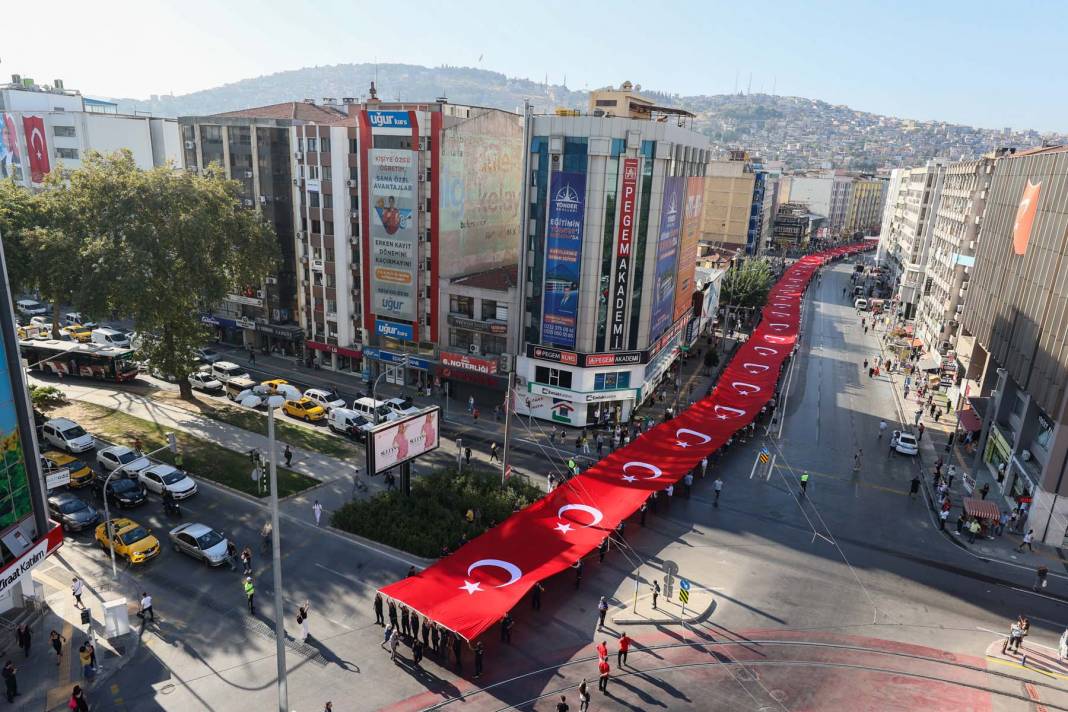 100 yıl önce çiçek açmıştı! İzmir'in düşman işgalinden kurtuluşu coşkuyla kutlanıyor! 9