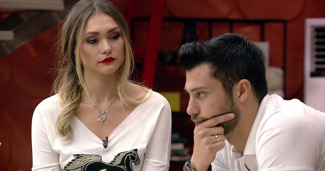 Kısmetse Olur Ayça, sonunda sessizliğini bozdu! Eski nişanlısı Halil'le birlikte olan Hazal'a karşı açtı ağzını yumdu gözünü! 5