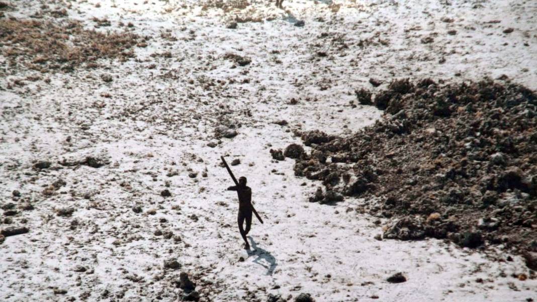 Dışarıdaki hayattan tamamen izole, dünyanın en ilkel ve vahşi toplumu : Sentinel Kabilesi 10