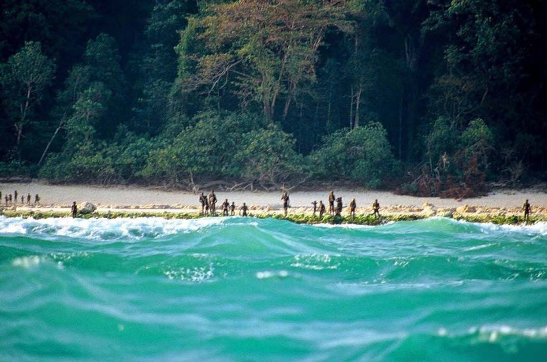 Dışarıdaki hayattan tamamen izole, dünyanın en ilkel ve vahşi toplumu : Sentinel Kabilesi 3