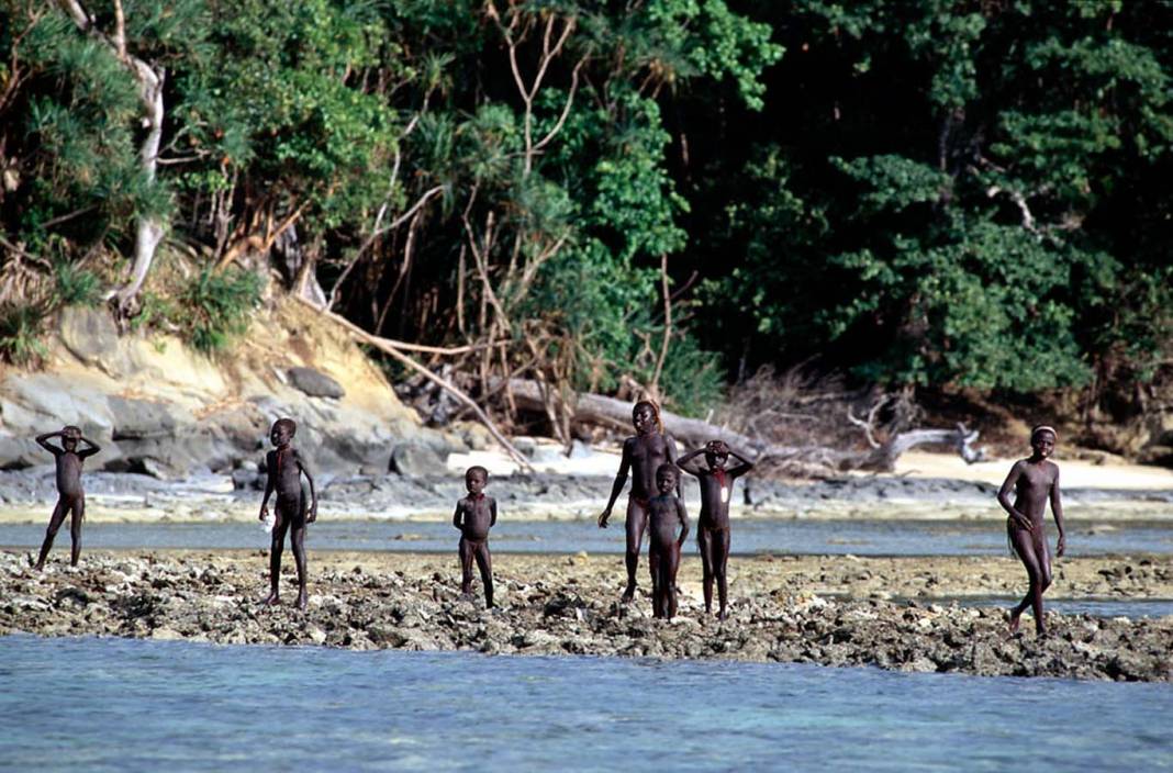 Dışarıdaki hayattan tamamen izole, dünyanın en ilkel ve vahşi toplumu : Sentinel Kabilesi 4