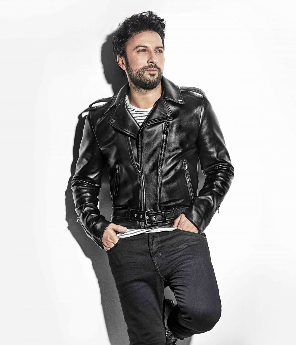 Megastar Tarkan yaş aldıkça demleniyor! İzmir konserine "Kuzu kuzu" dansı damga vurdu! 2