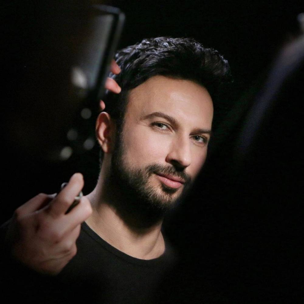 Megastar Tarkan yaş aldıkça demleniyor! İzmir konserine "Kuzu kuzu" dansı damga vurdu! 3