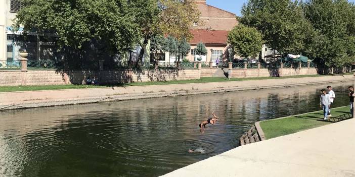 Eskişehir'deki çocuklar  Porsuk Çayı'nda ölüme yüzüyor! " Bizden hızlısı mezarda"