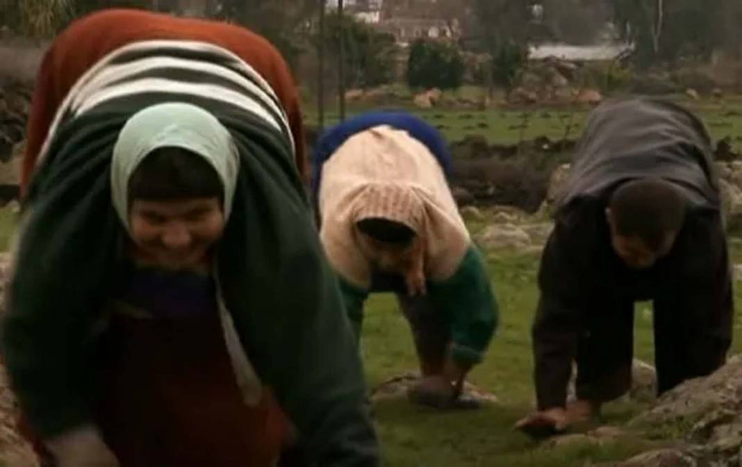 Bu aile ayı gibi yürüyor! İki el ve iki ayakları üzerinde, tıpkı hayvanlar gibi yürüyen Türk aileyi görünce şaşkına döneceksiniz! 7