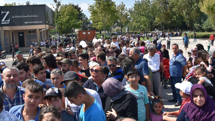 Ücretsiz olduğunu duyan gitti! Tamamı 2 saatte tükendi 6