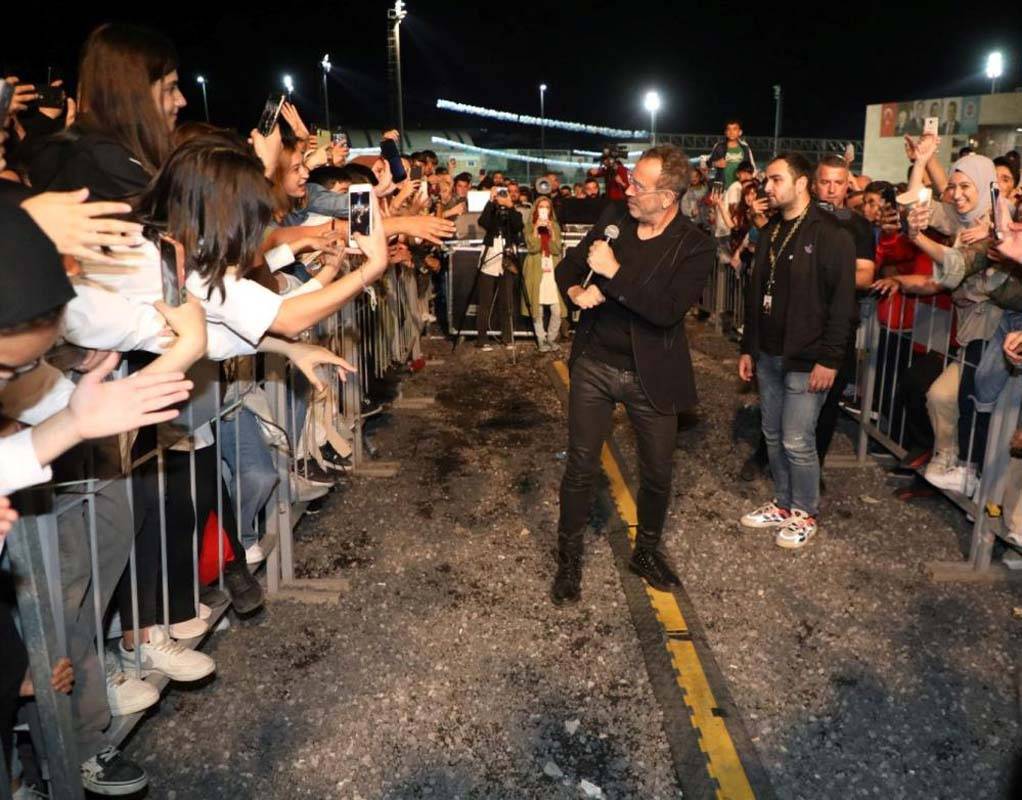 Haluk Levent konserindeki tüm güvenlik görevlilerini gönderip bakın ne yaptı! Yine gönülleri fethettii! 2