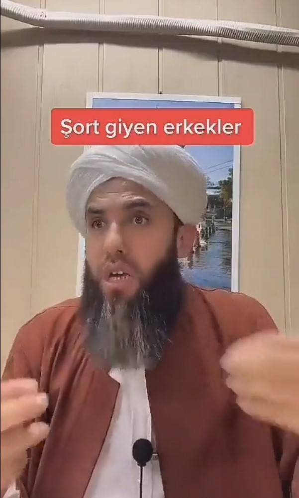 TikTok fenomeni Kenan Hoca şort giyinen erkeklere ağzına geleni saydı! "Nihayet sıra erkeklere gelebildi!" 3