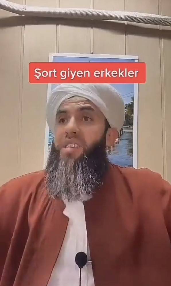 TikTok fenomeni Kenan Hoca şort giyinen erkeklere ağzına geleni saydı! "Nihayet sıra erkeklere gelebildi!" 4