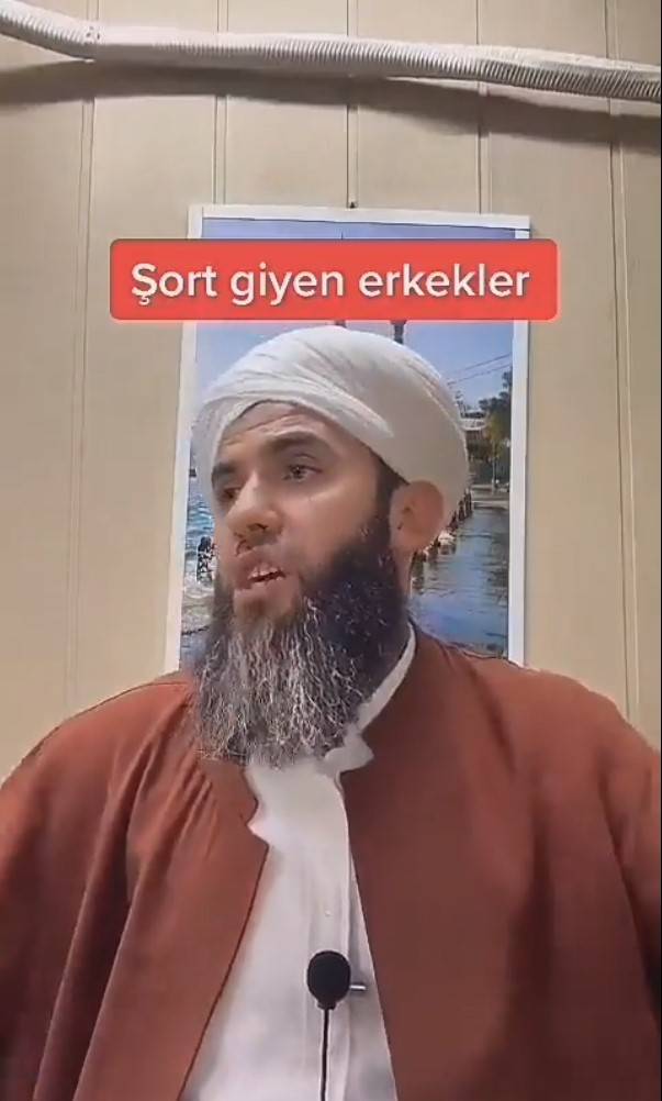 TikTok fenomeni Kenan Hoca şort giyinen erkeklere ağzına geleni saydı! "Nihayet sıra erkeklere gelebildi!" 6