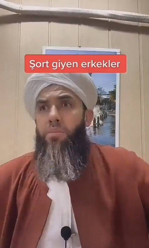 TikTok fenomeni Kenan Hoca şort giyinen erkeklere ağzına geleni saydı! "Nihayet sıra erkeklere gelebildi!" 7