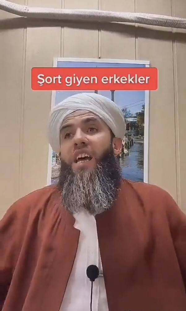 TikTok fenomeni Kenan Hoca şort giyinen erkeklere ağzına geleni saydı! "Nihayet sıra erkeklere gelebildi!" 8