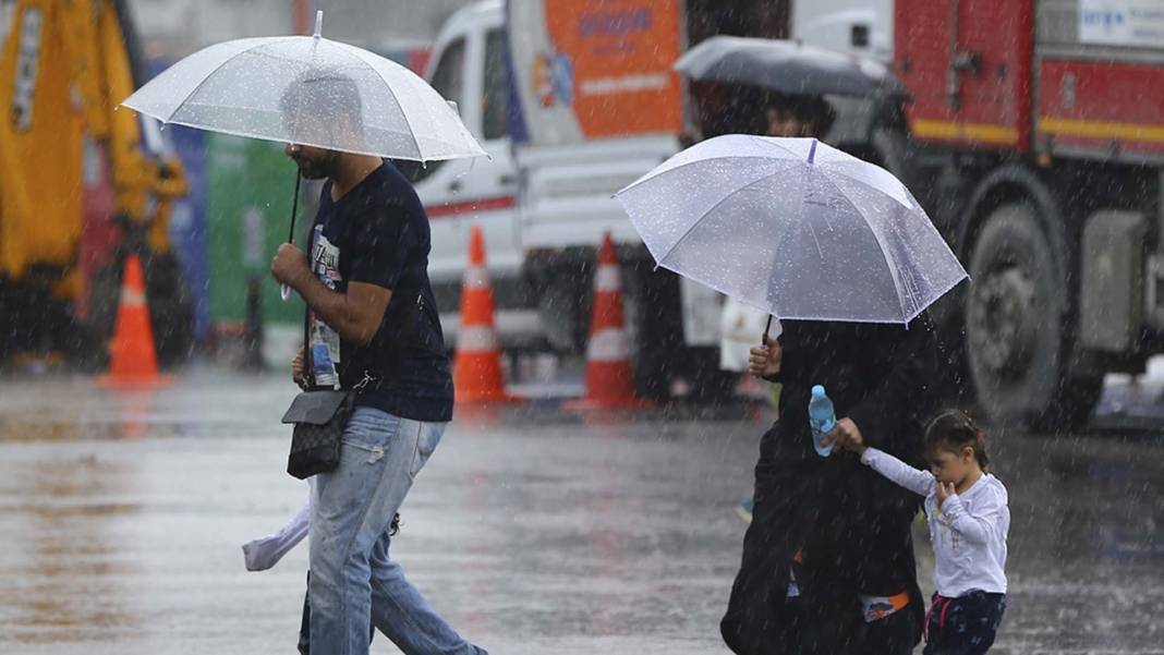 Meteoroloji'den 3 bölge için için gök gürültülü sağanak yağış uyarısı! Bu illerde yaşayanlar dikkat: Sel, su baskını, yıldırım, heyelan... 1