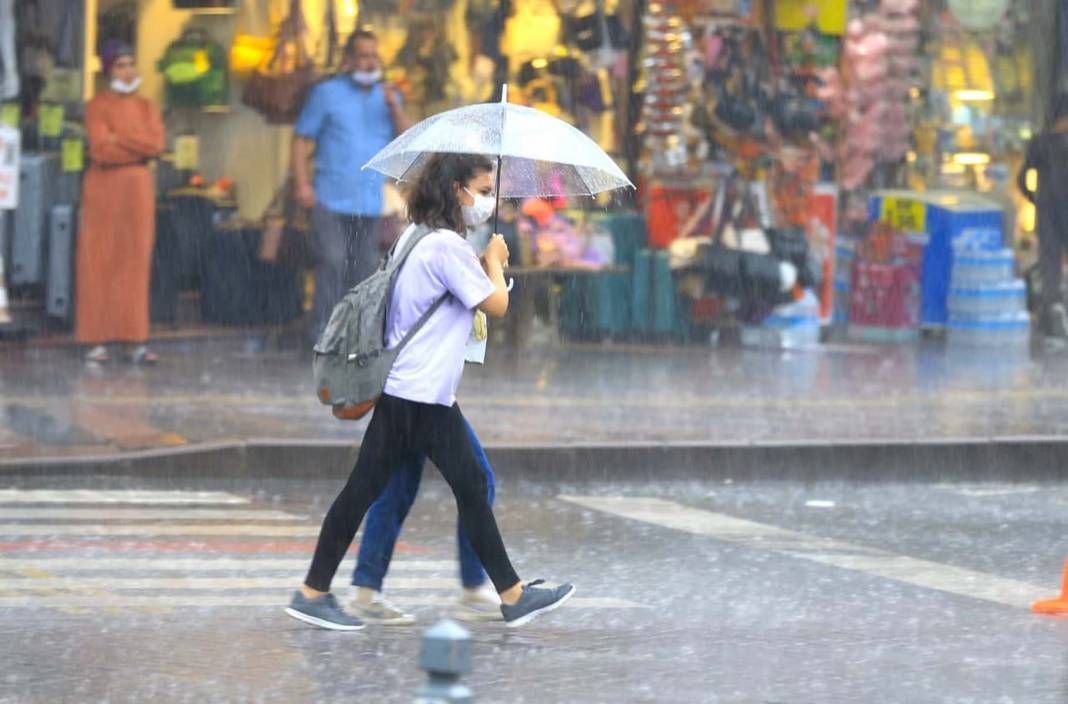 Meteoroloji'den 3 bölge için için gök gürültülü sağanak yağış uyarısı! Bu illerde yaşayanlar dikkat: Sel, su baskını, yıldırım, heyelan... 4