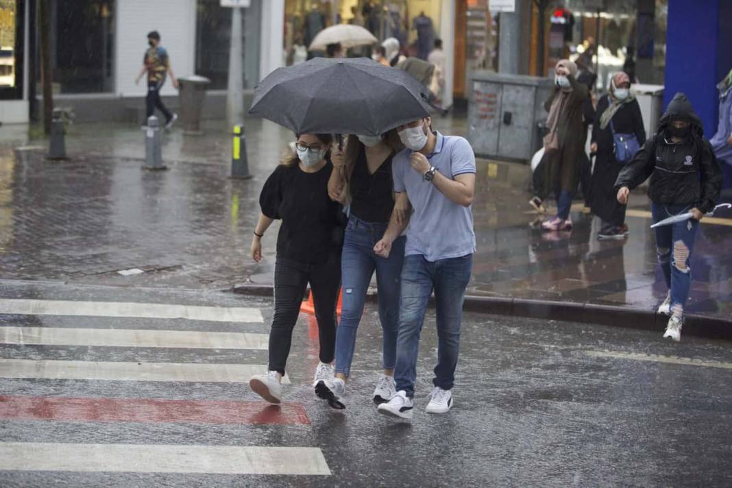 Meteoroloji'den 3 bölge için için gök gürültülü sağanak yağış uyarısı! Bu illerde yaşayanlar dikkat: Sel, su baskını, yıldırım, heyelan... 6