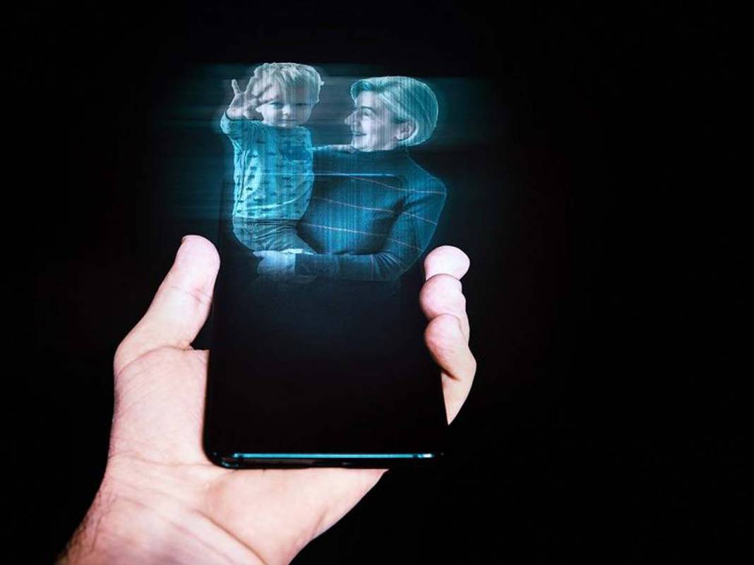 Üç boyutlu görüntülü konuşma artık hayal değil! Operatörler 'hologram arama' özelliğini resmen duyurdu! 3