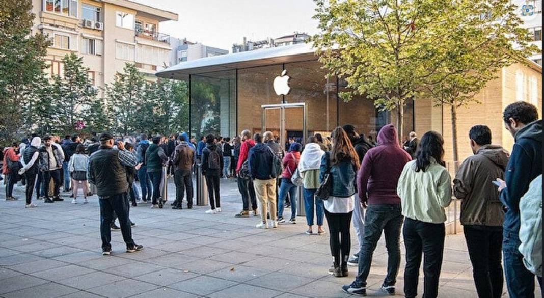 İstanbul'daki Apple mağazalarında dev kuyruklar oluştu! "İphone 14 modelini 57 bin TL’ye aldım." 5