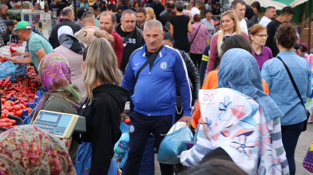 Bulgarlar, Edirne'yi ucuzluk pazarına çevirdi! Bu kez kışlık alışverişlerini yaptılar: "Ne gördüysek, ne ihtiyacımız varsa aldık" 4