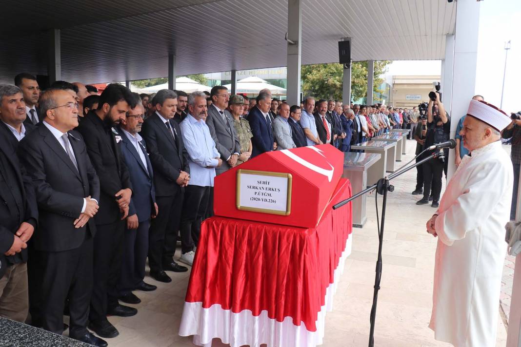 Anne ve babası güçlükle ayakta durdu! Şehit Piyade Üsteğmen Serkan Erkuş, Malatya'da toprağa verildi 13