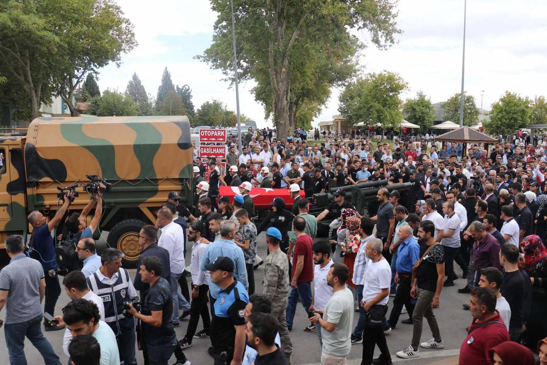 Anne ve babası güçlükle ayakta durdu! Şehit Piyade Üsteğmen Serkan Erkuş, Malatya'da toprağa verildi 18