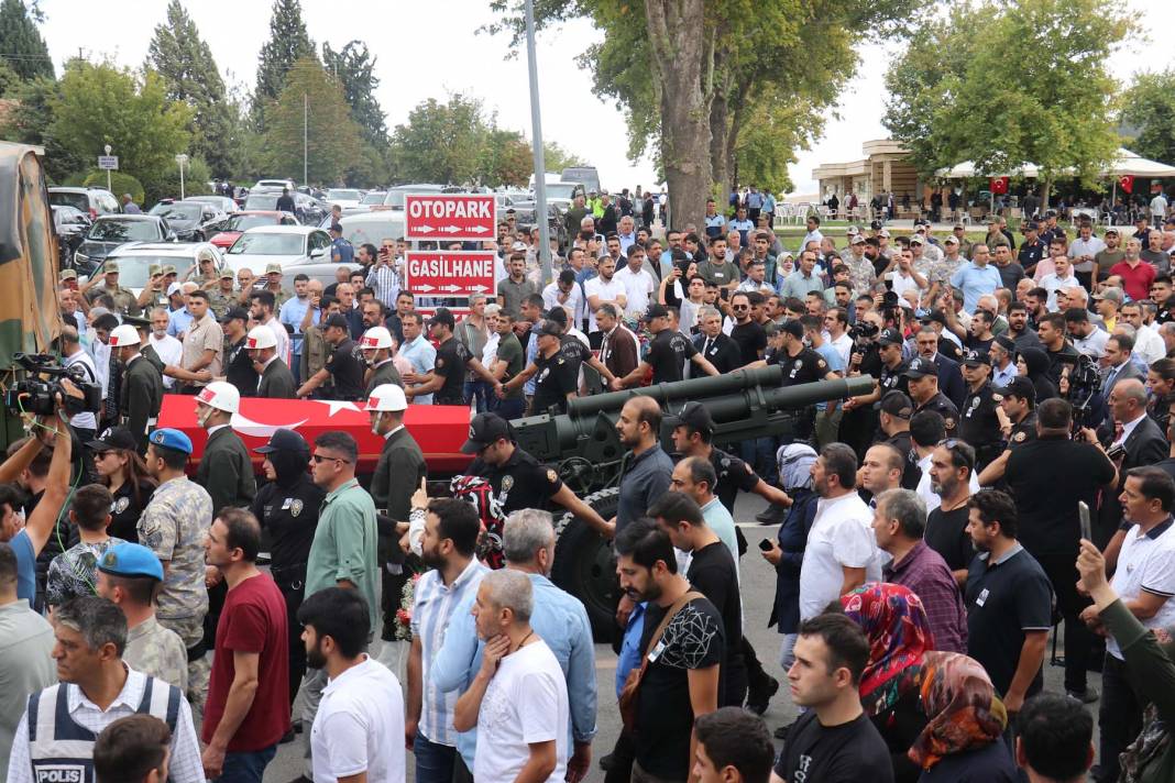 Anne ve babası güçlükle ayakta durdu! Şehit Piyade Üsteğmen Serkan Erkuş, Malatya'da toprağa verildi 19