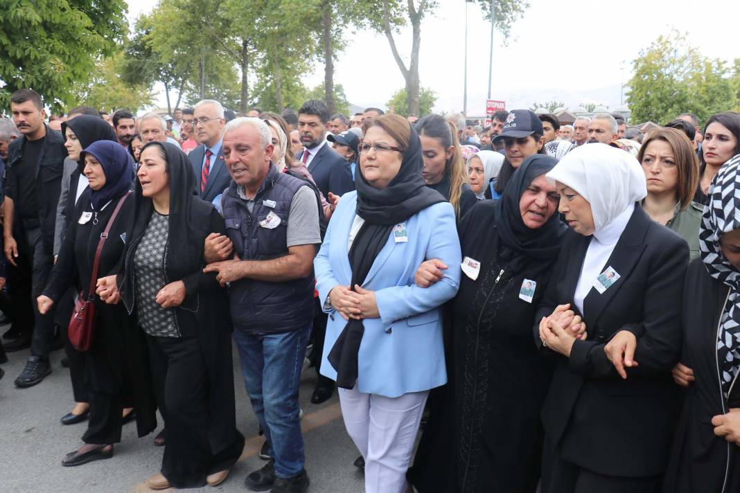 Anne ve babası güçlükle ayakta durdu! Şehit Piyade Üsteğmen Serkan Erkuş, Malatya'da toprağa verildi 20