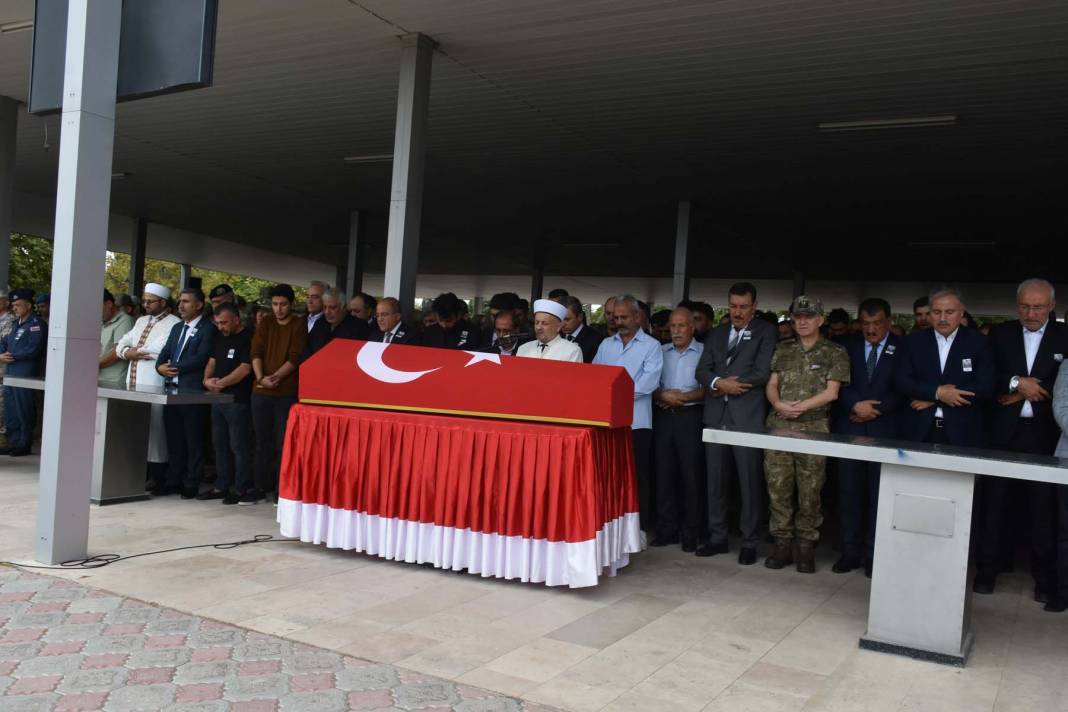 Anne ve babası güçlükle ayakta durdu! Şehit Piyade Üsteğmen Serkan Erkuş, Malatya'da toprağa verildi 6